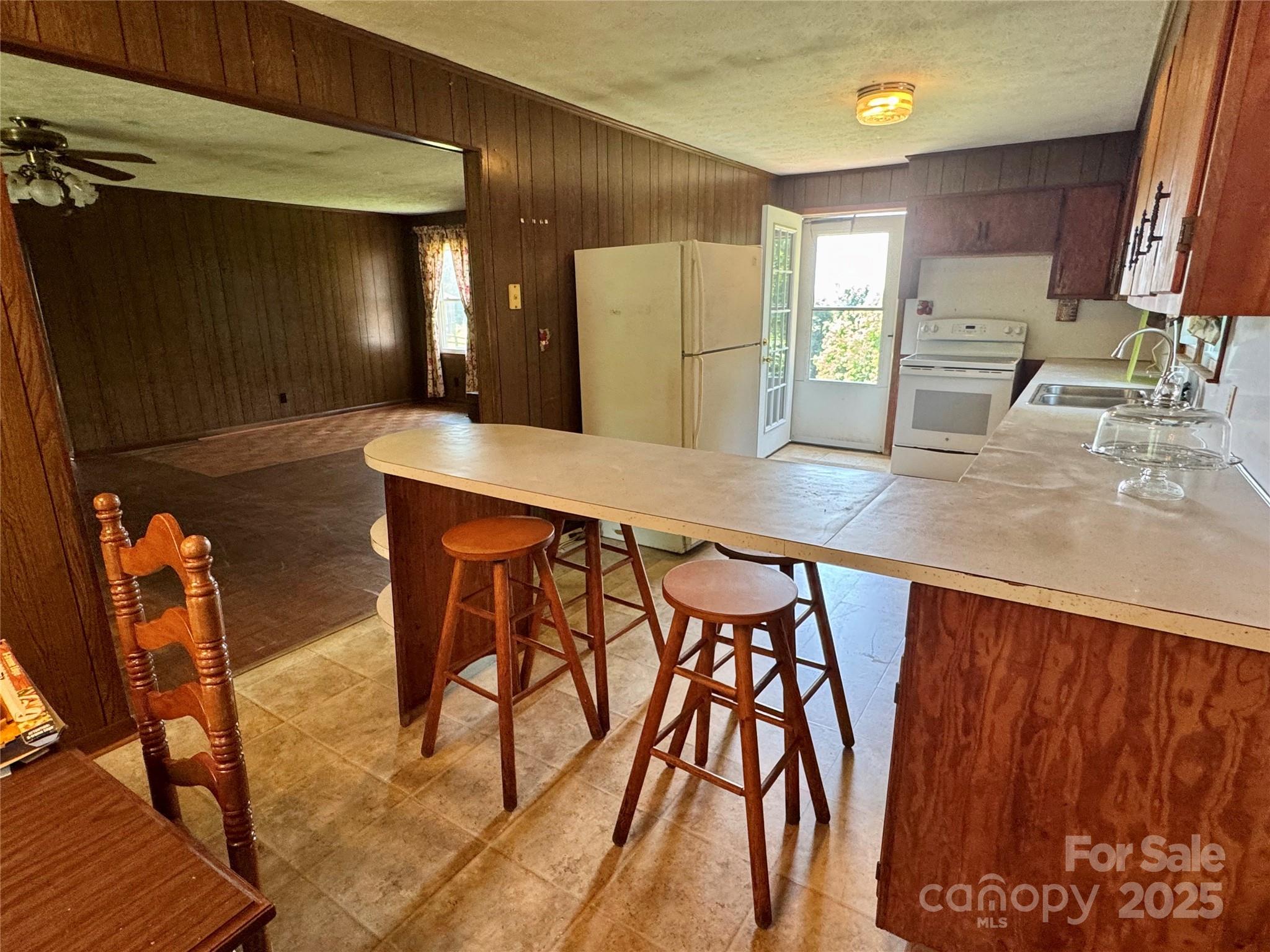 6369 Pinnacle Mountain Road