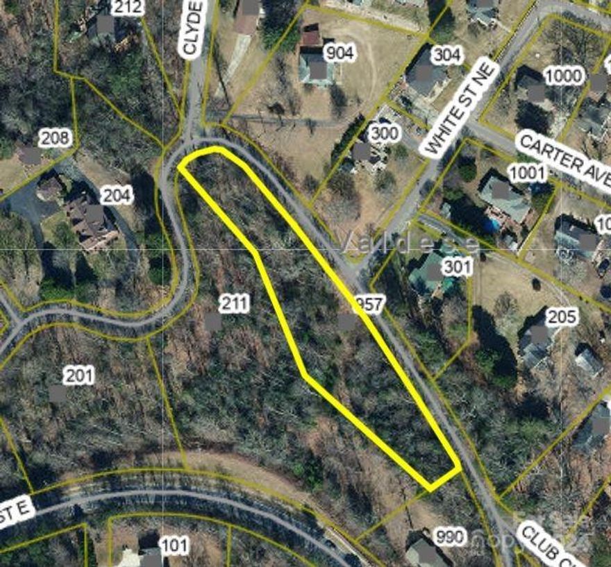 Rare Opportunity in Valdese! This 0.96-acre building lot has been off the market for 30 years and is now available for your dream home. Conveniently located within walking distance to the charming town of Valdese, NC, and just minutes from Interstate 40, this property offers the perfect balance of small-town living and easy access to major routes. Imagine building your forever home on this generous lot, with ample space to create your ideal outdoor oasis. Whether you desire a sprawling ranch, a cozy cottage, or a modern masterpiece, this lot accommodates it all.
Valdese offers a vibrant community with a rich heritage, boasting local shops, eateries, and recreational activities. Embrace the town's charm while enjoying the convenience of being moments away from larger cities like Hickory and Morganton. Don't miss this exceptional chance to make your mark in Valdese and start envisioning your dream home on this fantastic 0.96-acre building lot.