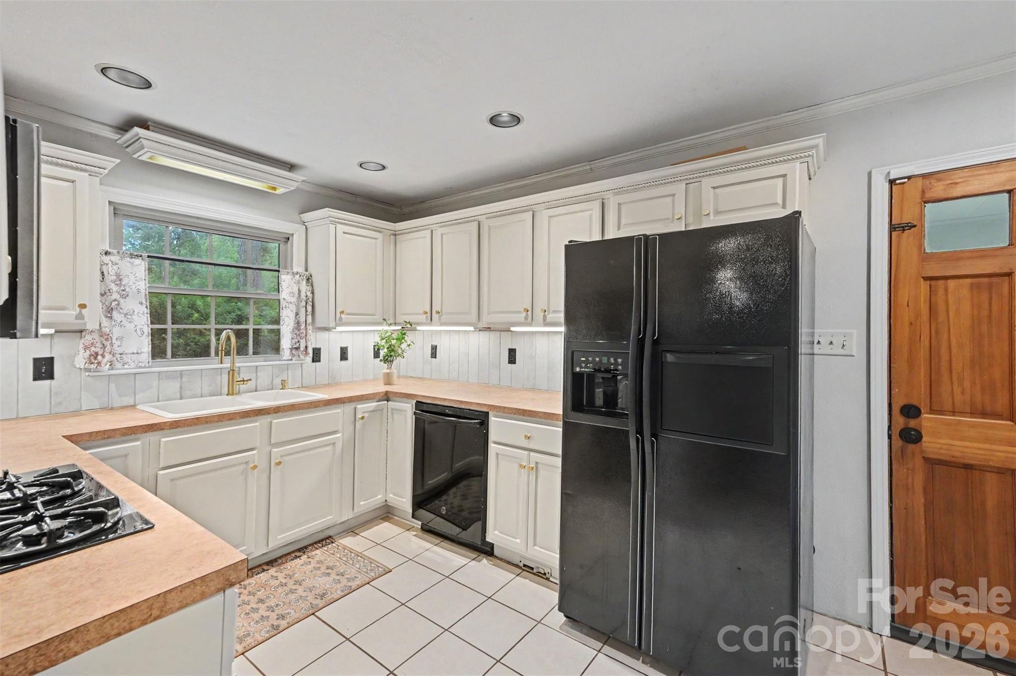Country Club Estates - Residential
