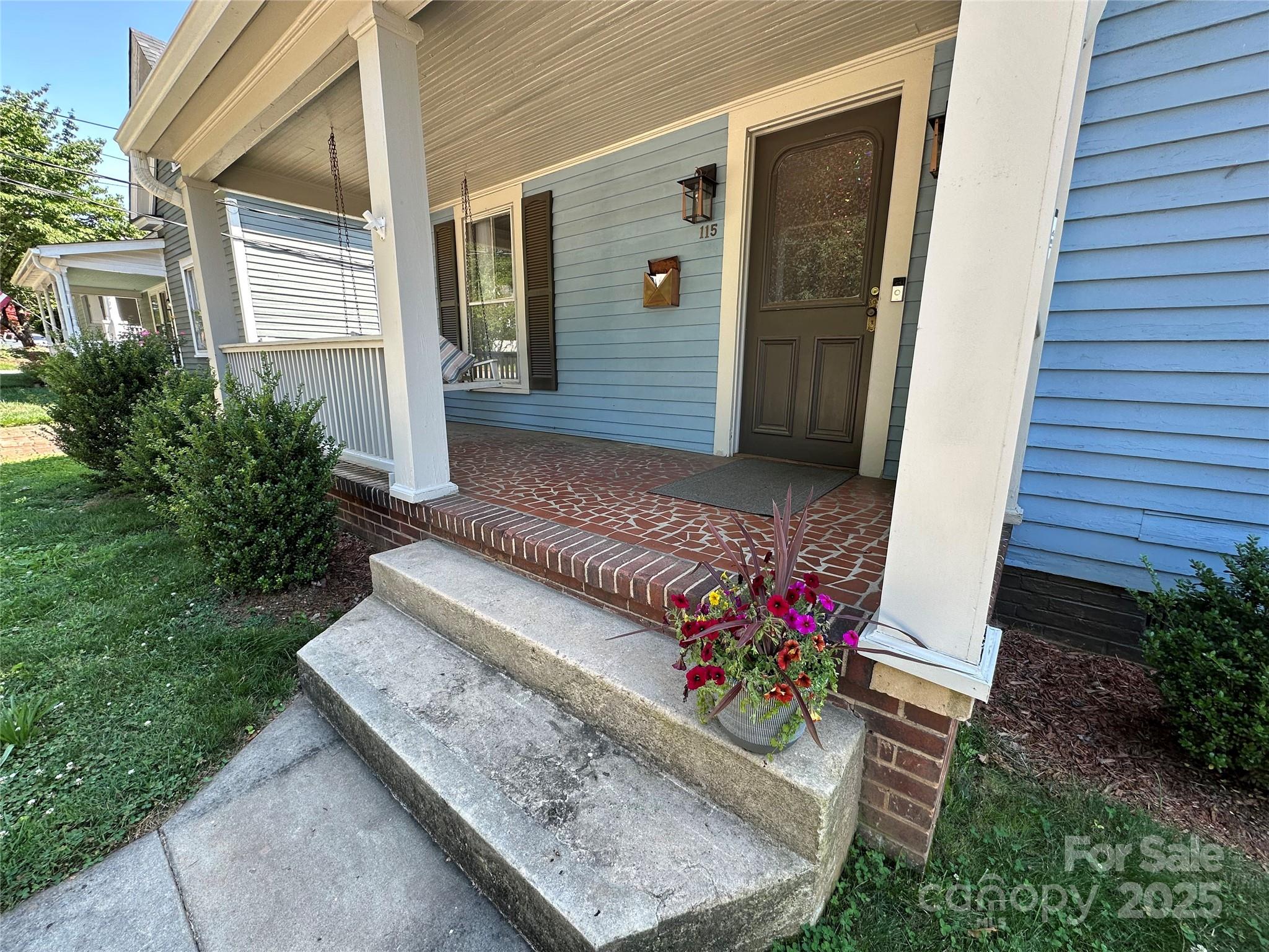 115 E Steele Street
