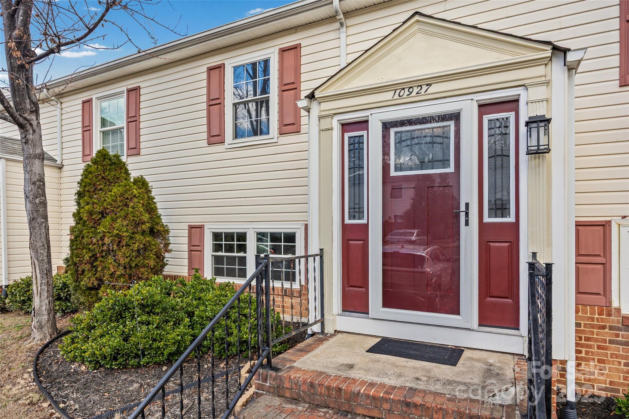 10927 Hunter Trail Lane