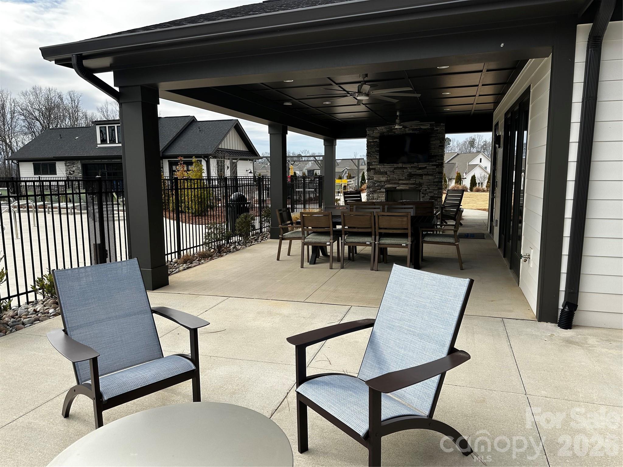 Encore At Streamside - Residential