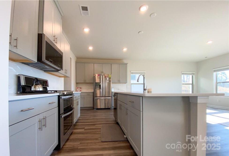 Larkhaven Hills - Residential Lease