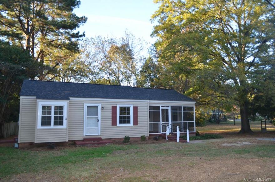 Adorable 2/1 Ranch convenient location! MOVE in READY!!! Remodeled Bathroom, New Flooring,Polished Original Hard Wood floor in living room and bedroom, Fresh Paint, New Roof,New Plumbing Supply Lines, New Underground Power Supply.... Not to mention an additional lot. 2 Gar garage sold "As Is".