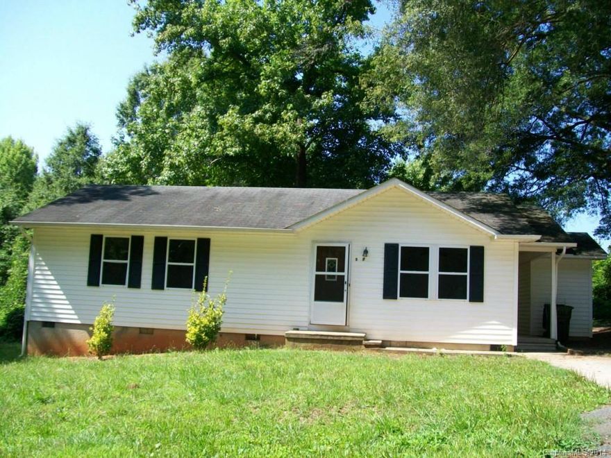 Reduced:::: 3Br/1Ba home. New carpet.. Fresh Paint.. Close to schools and shopping