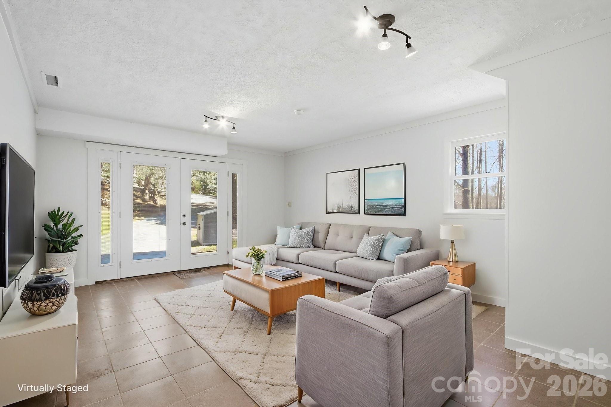 Diamond Pointe - Residential