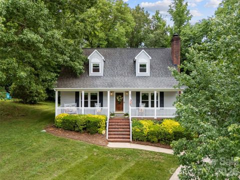 Photo of 111 Bridgeport Lane, Gastonia, NC 28056 (MLS # 4387866)