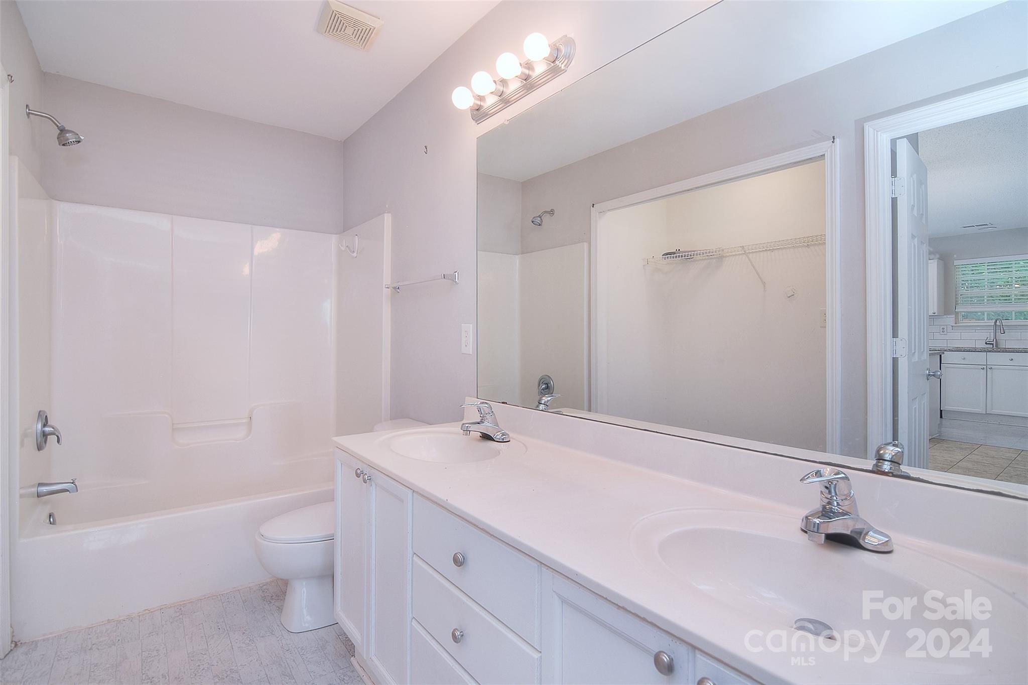 The Landing at Hickory Grove - Residential