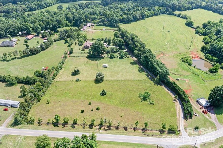 3 lots for sale on Biggerstaff Rd. South lot has right-of-way for 4026 Biggerstaff Rd.
