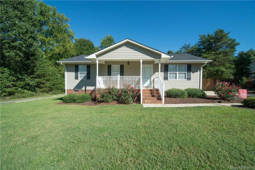 Back on Market due to no fault of it's own! - Adorable home on one acre in Clover! 3 bedrooms, 2 full bathrooms, fenced in backyard. This cutie has lots of privacy, a flat yard, and great curb appeal! Very well kept home located near the new Clover Middle School. No HOA!