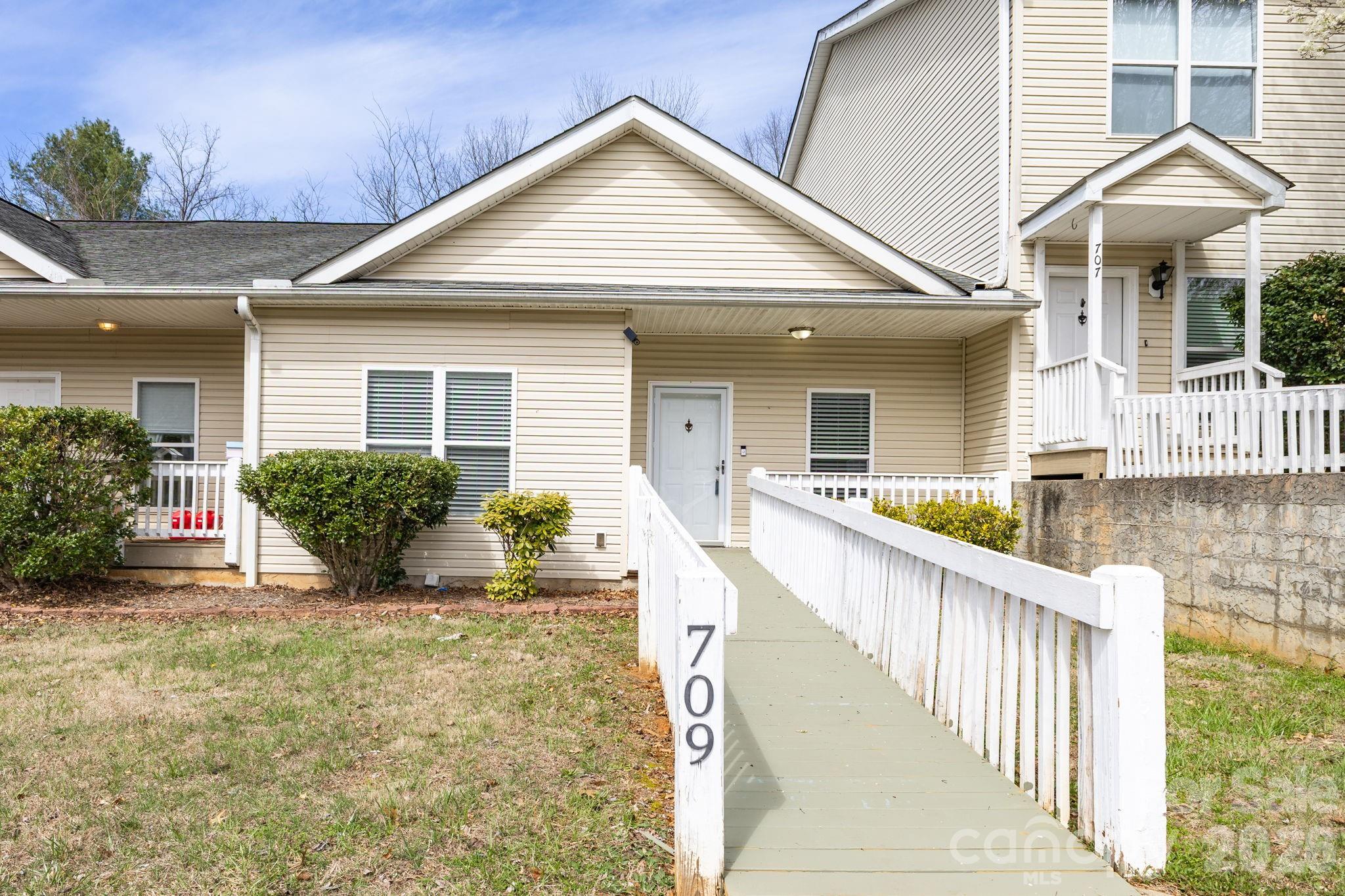 Villas At Cedar Hill - Residential