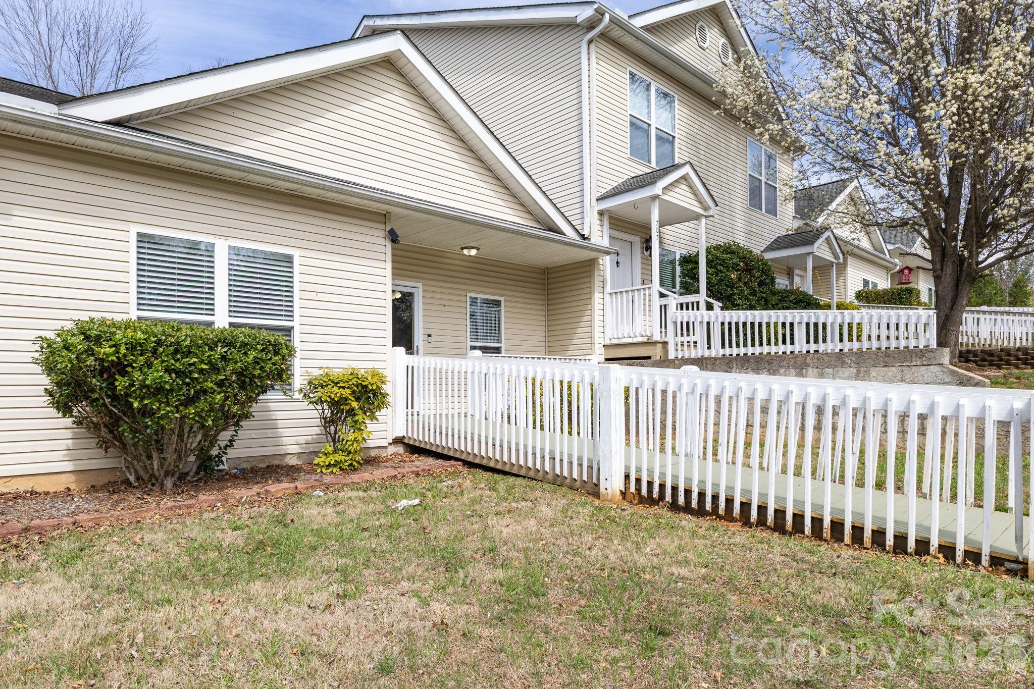 Villas At Cedar Hill - Residential