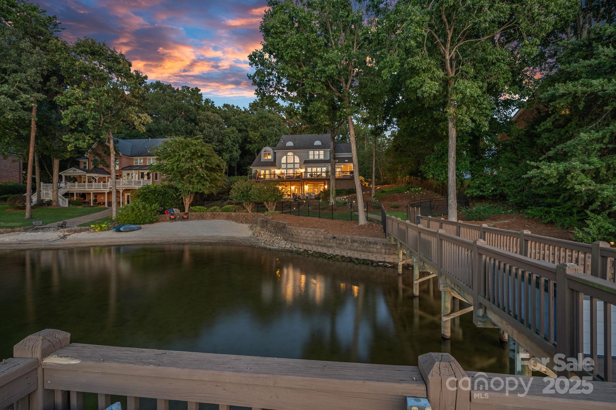 The Harbour at the Pointe - Residential