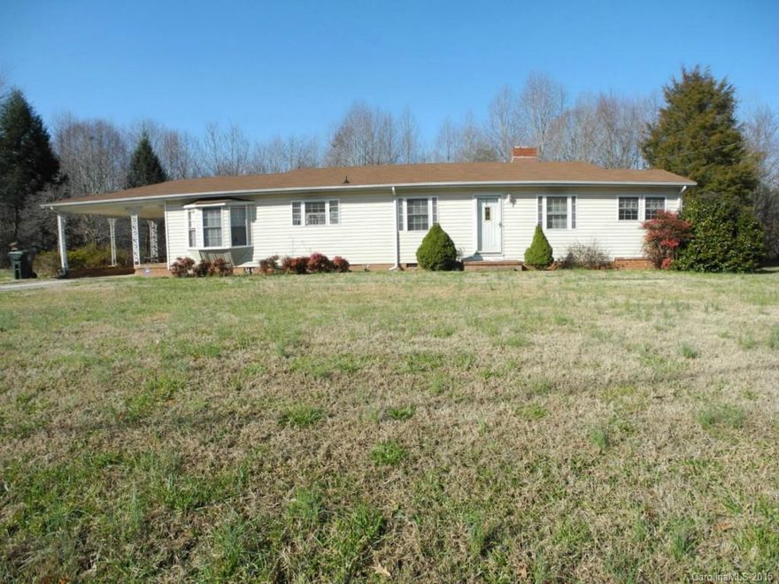 Where are all my DIY'ers. Very spacious 1600- sqft home, 2 br 1ba, so you can imagine how large the rooms are. This one needs some updating & tlc, but you can make it spectacular & keep your payments low! Wood floors, sold pine tongue & groove paneling, built-ins. large 1.25 acre lot, 100% financing available and payments are $ 520 a month based on list price, 30yr fixed rate of 4% ( 4.89%apr) & incl taxes and insurance. Grandma loved her house, now it is your turn.