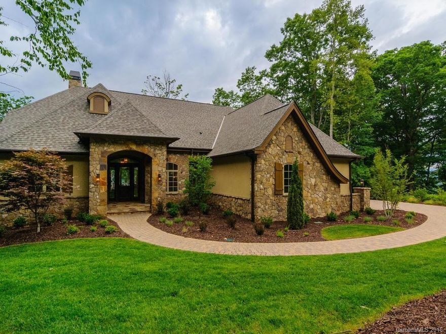 Just completed and move in ready, this new construction has big views, the perfect square footage, and light, bright transitional finishes. Nothing to compare to this unique new home in The Cliffs at Walnut Cove - a fresh and vibrant community, with lots of social activities, an 18,000 square foot Wellness facility, and a short drive to golf club. Just minutes away to all the conveniences, shopping, dining, and the theater that Biltmore Park has to offer.