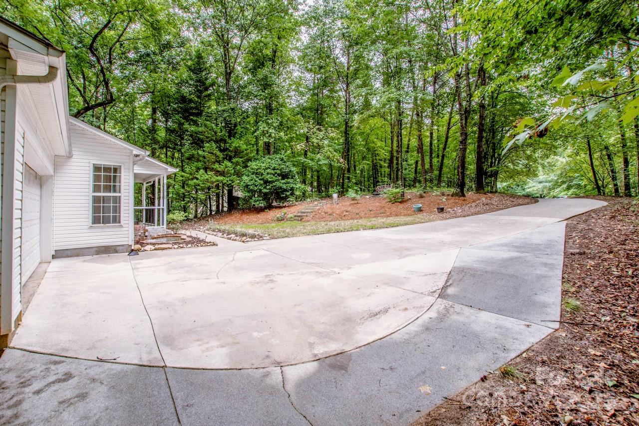 153 Cliffview Lane