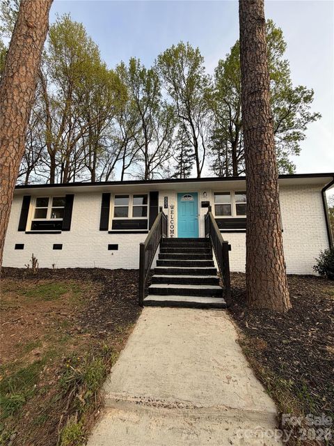 553 Derrydowne Drive Charlotte NC 28213