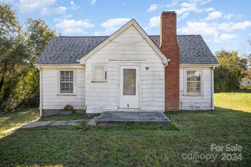 Don't miss your chance to own this quaint style home. Some minor upgrades have been done and with a little TLC you can make this the home of your dreams. Sits on a little over a half acre of land and NO HOA!! Schedule your tour today!