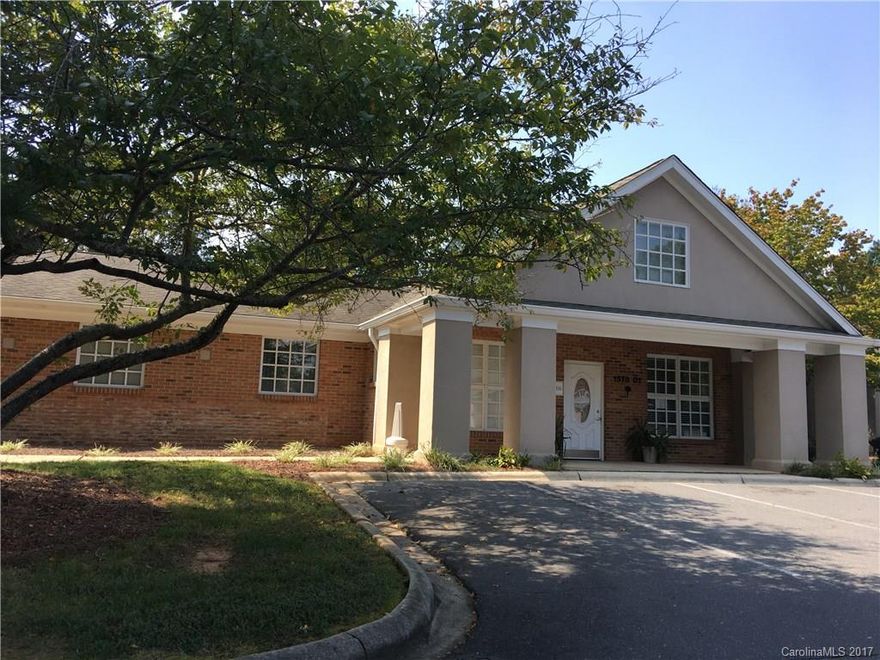 Dental office with 6 exam rooms only block away from Piedmont Hospital. Tenant occupied and lease expires 12/2018.
Lease $3000 a month and tenant is responsible for all utilities and HOA .
Please do not disturb the tenant.
Thanks