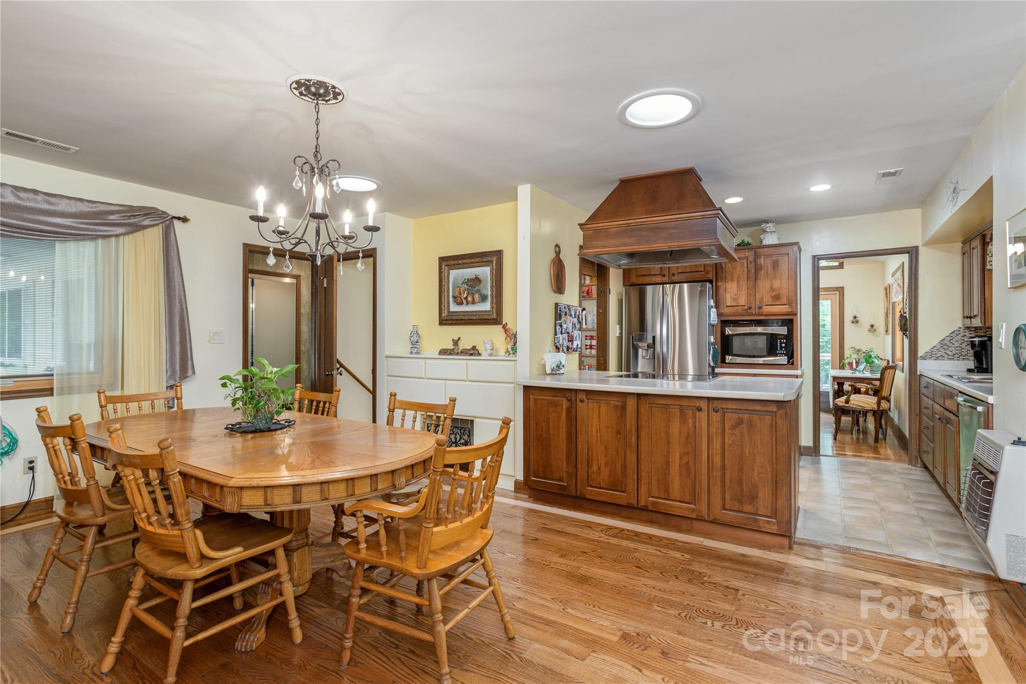 99 Meadowbrook Circle