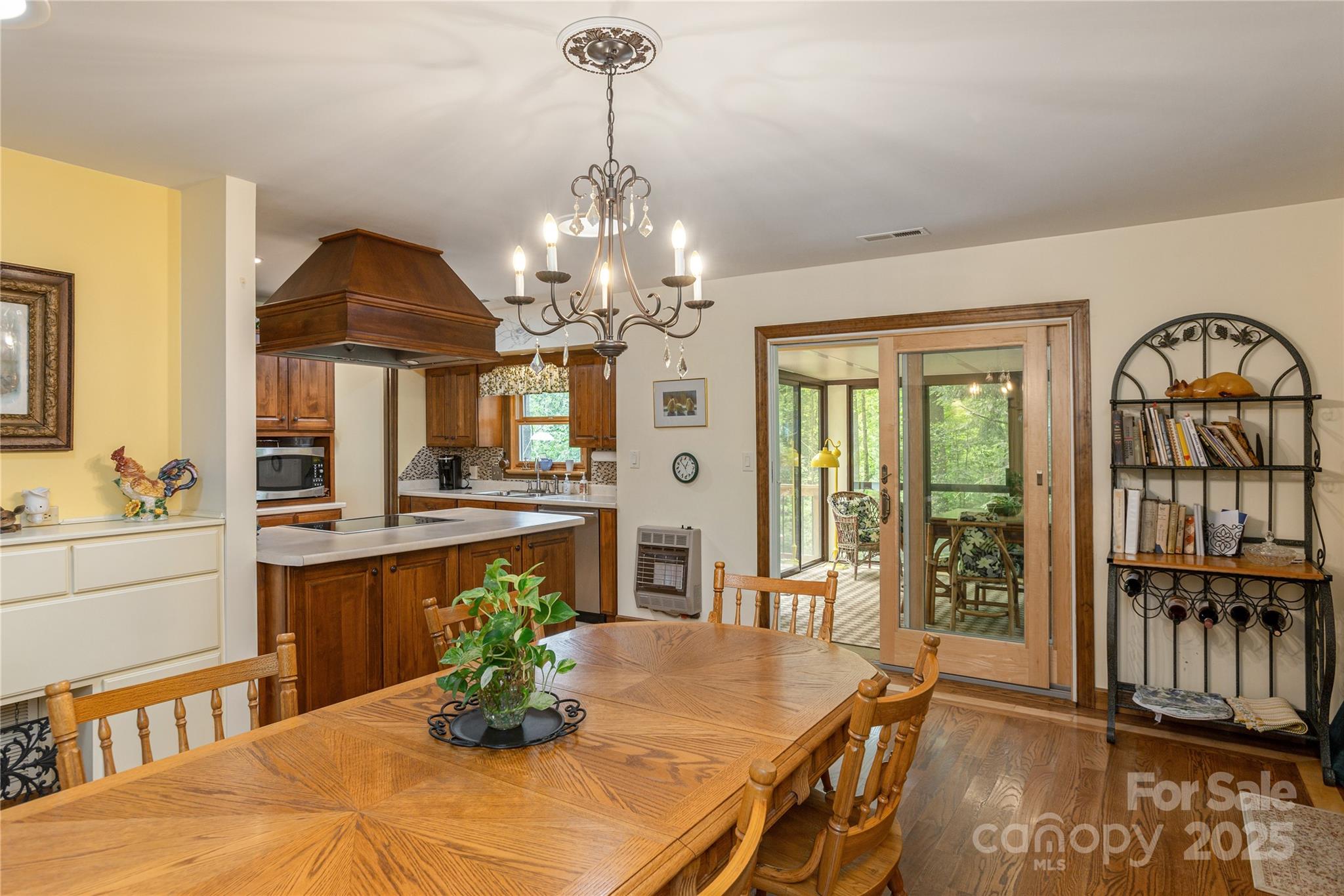 99 Meadowbrook Circle