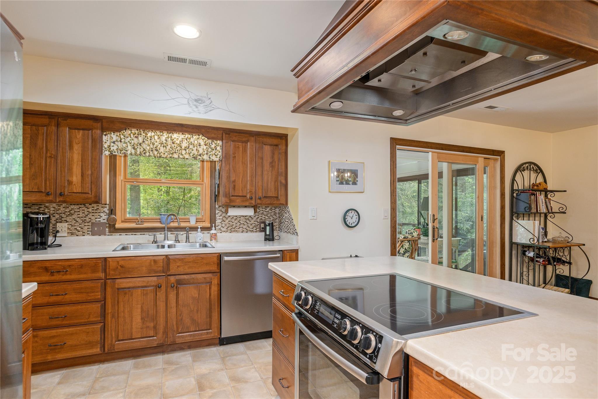99 Meadowbrook Circle