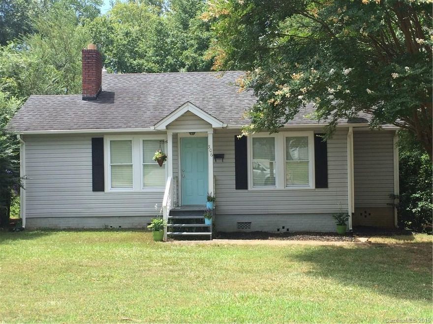 Very nice remodeled home with open floor plan. Private back yard. Across the street from Confederate park and close to downtown shops and restaurants.