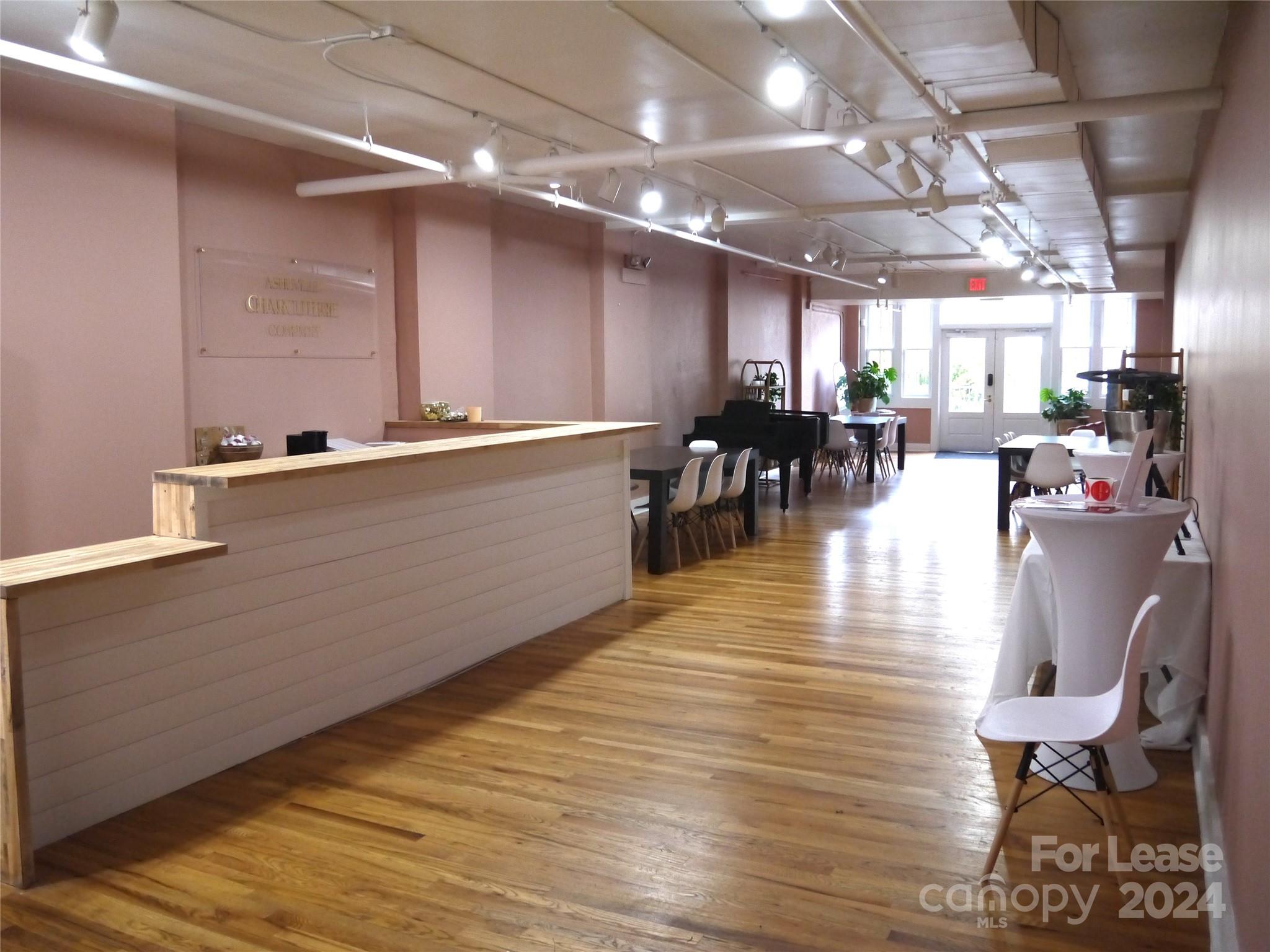 77 W Walnut Street
