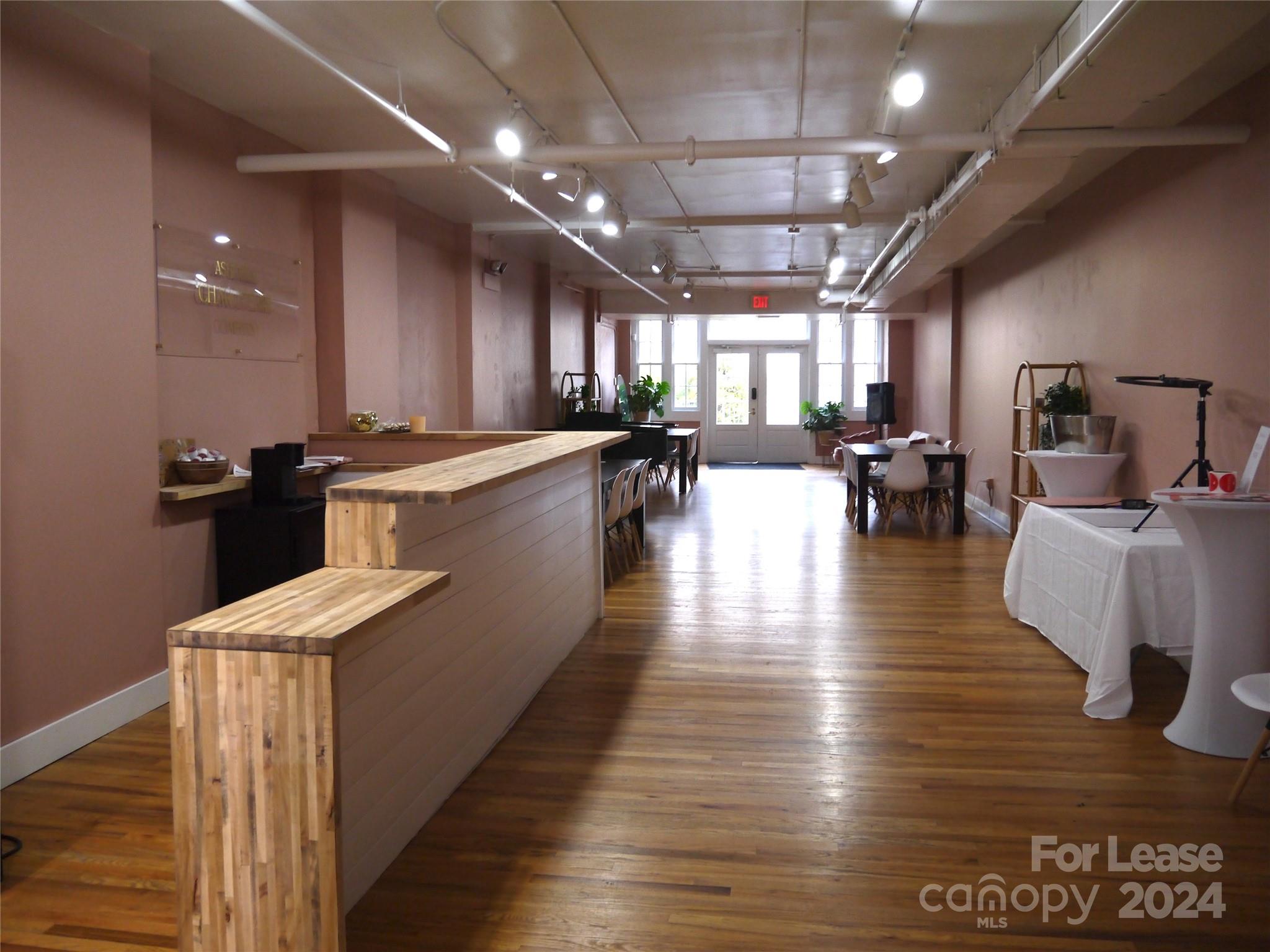 77 W Walnut Street
