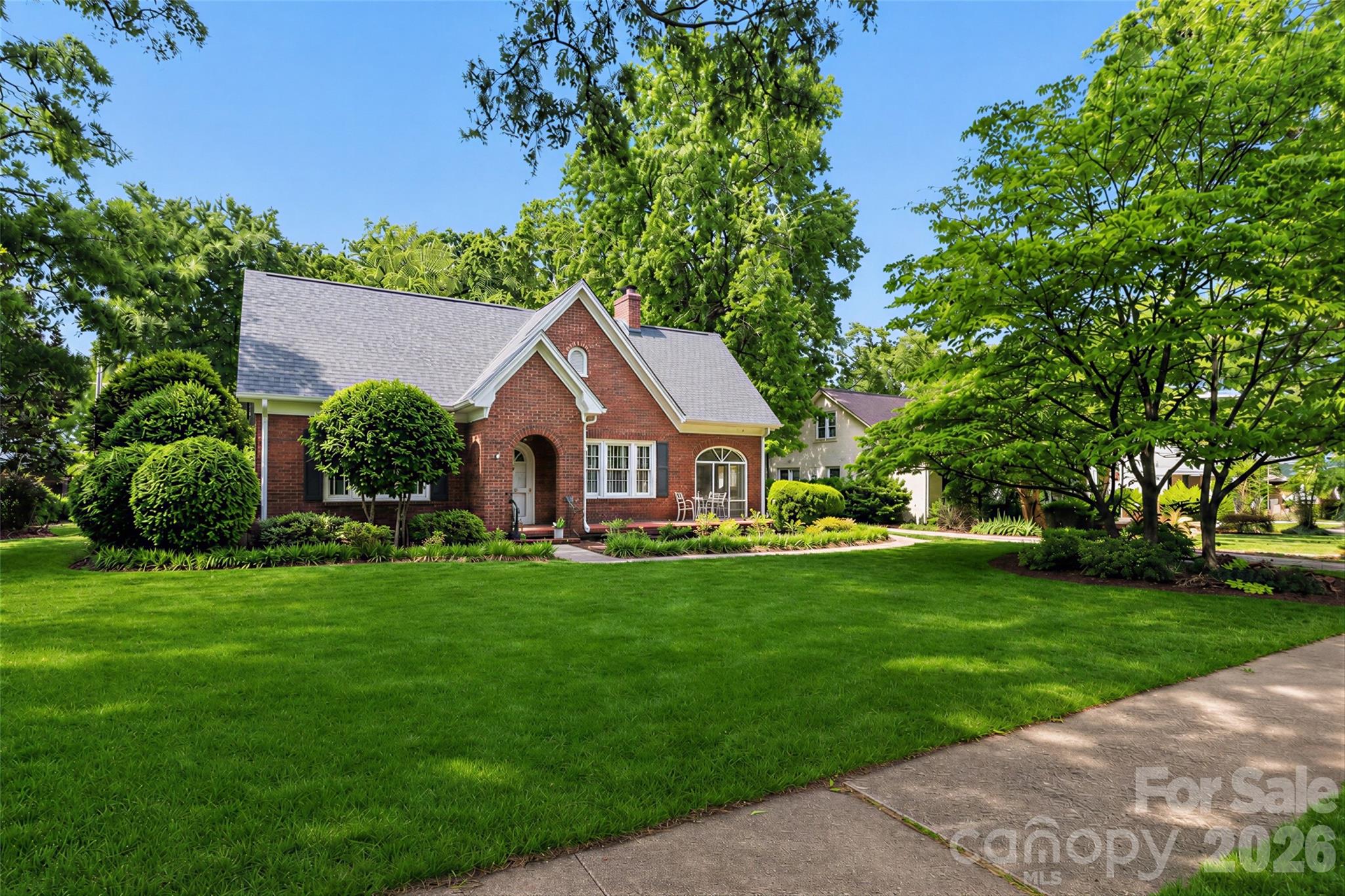 719 Eden Terrace