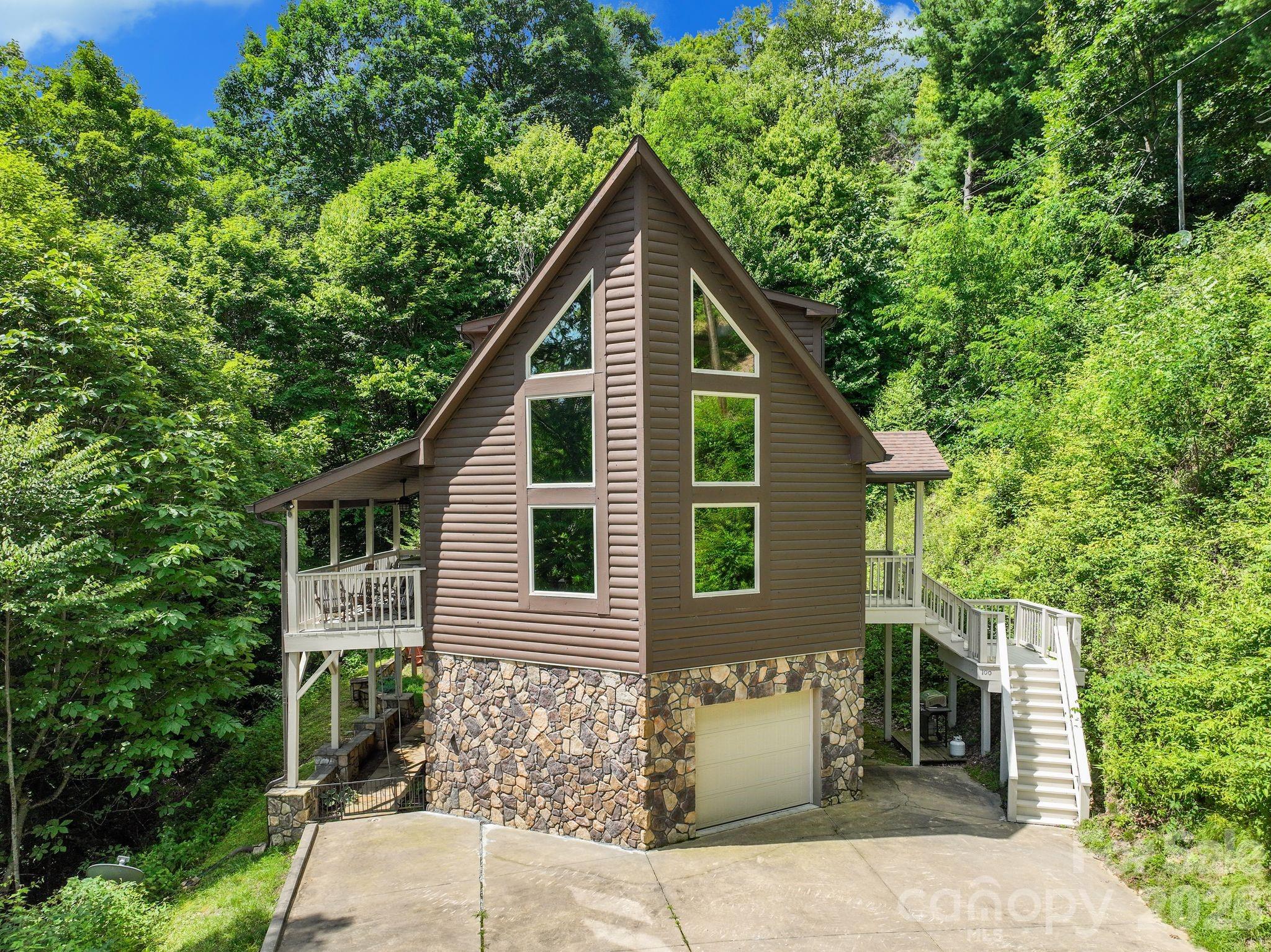 100 Moonshineholler Drive