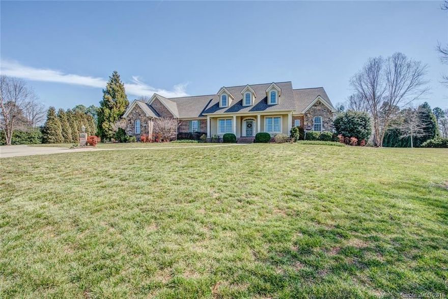 Unparallel options for living and entertaining Custom blt, country club
area. Gated. Handicap friendly features. 9' ceilings thru out with exception of cathedral in den. Large open living spaces. Detailed moldings. Inviting sunroom. Private office, bonus large enough for pool table and ping pong. Large flat private lot great for play and future pool. HOA. Alarm.