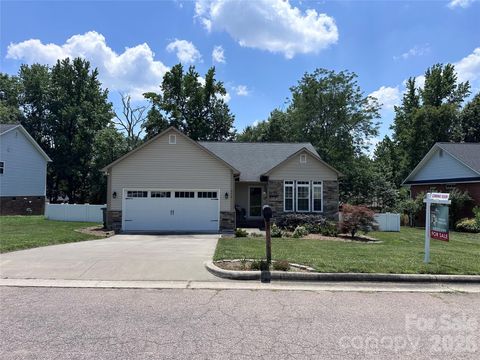 Photo of 632 Marigold Drive, Kannapolis, NC 28083 (MLS # 4400614)