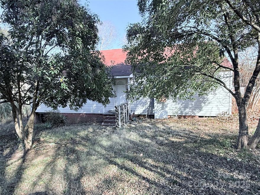 AS-IS~ Welcome to 560 6th St. Chester, SC! Whether you're an investor looking for a promising opportunity or a homebuyer with a vision searching for the perfect place to make home, this property offers fantastic potential. Featuring a spacious layout 2 bedrooms 1 full bath and an office/flex room a nice size backyard that provides plenty of space for outdoor activities and enjoyment. Conveniently located to shopping, parks, and schools.