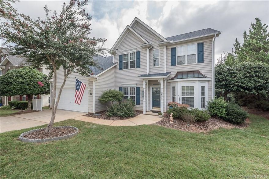 MITCHELL GLEN-METICULOUSLY MAINTAINED HOME IS A MUST SEE! FORMAL LR/OFFICE. FORMAL DR W/ WOOD FLOORS, MOLDINGS, & BAY WINDOW. VAULTED GREAT RM W/ GAS FIREPLACE. GOURMET KITCHEN W/ CENTER ISLAND, BACK-SPLASH,GREAT CABINET/COUNTER-SPACE. BREAKFAST AREA OVERLOOKS PATIO & LUSH BACKYARD. MASTER SUITE ON MAIN W/ WALK-IN CLOSET. SPA BATH W/ GARDEN TUB, DUAL SINKS &SEPARATE SHOWER. NICE SIZED SECONDARY BDRMS/BONUS. NEUTRAL PAINT & CARPET. WALK TO BLAKENEY SHOPPING, DINING &MEDICAL. EXCELLENT SCHOOLS.