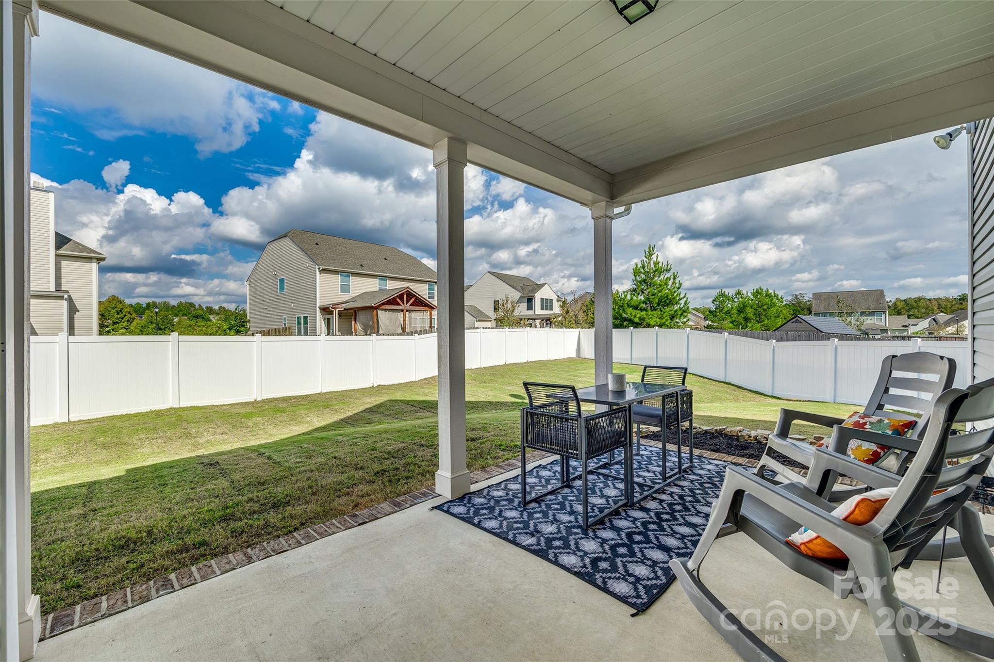 Ellis Pond - Residential