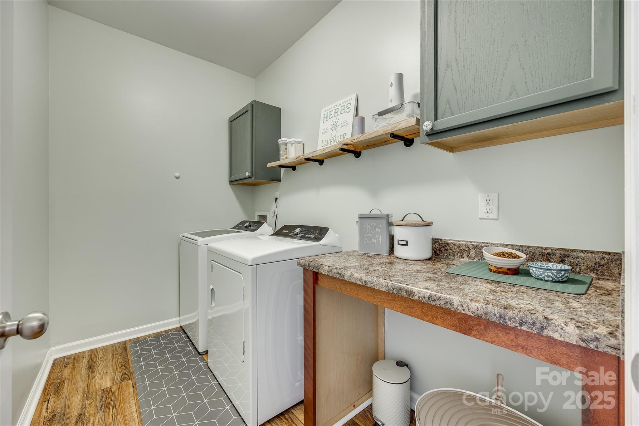 Ellis Pond - Residential