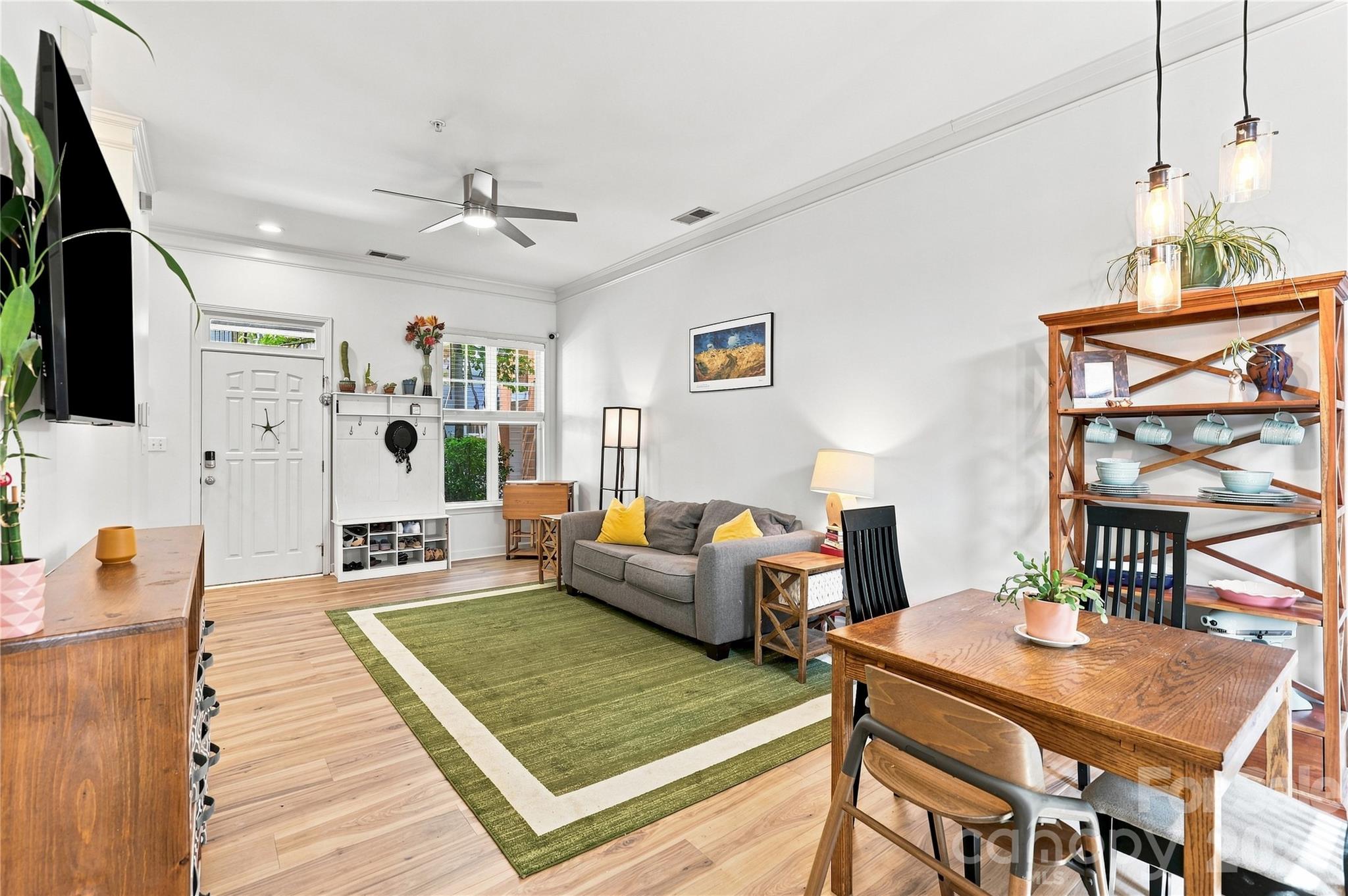 942 Hawthorne Bridge Court