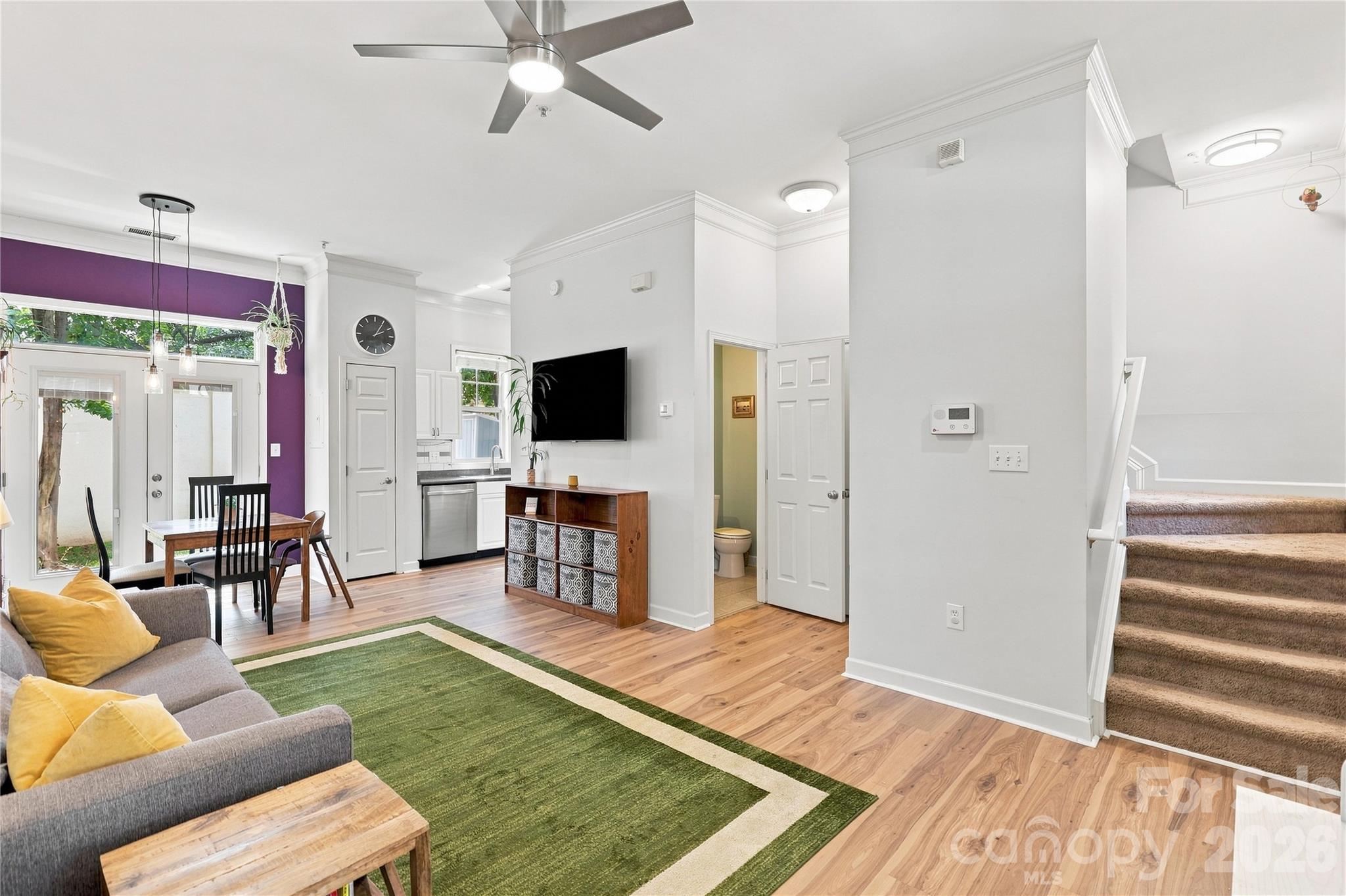 942 Hawthorne Bridge Court