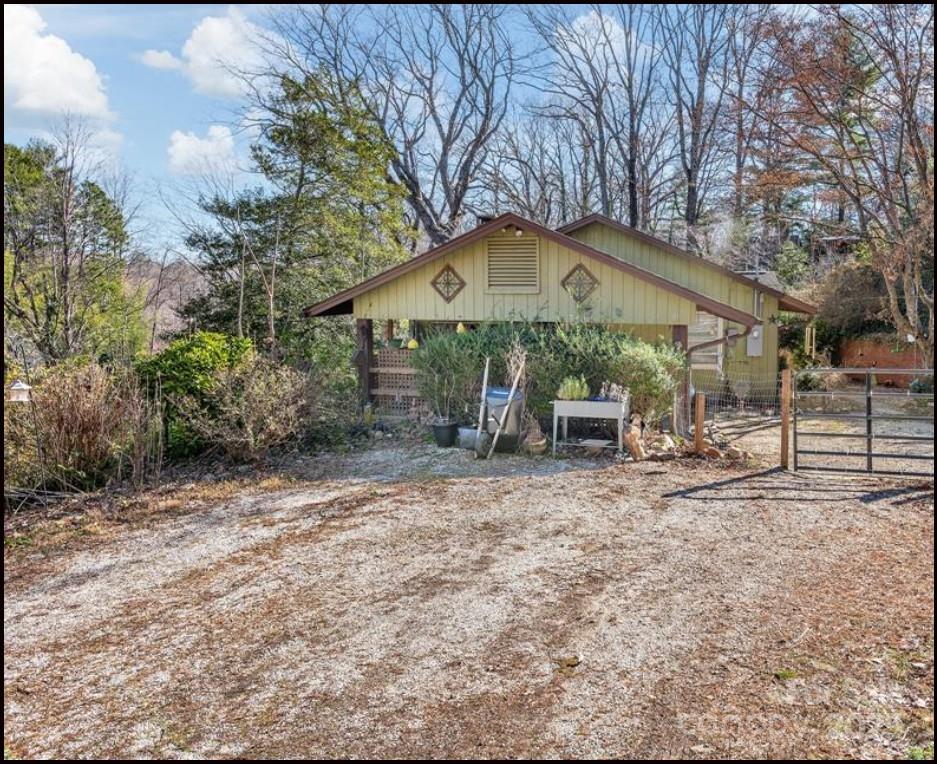 81 Jericho Drive
