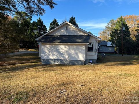 Single Family Residence in Albemarle NC 1321 Lowder Street 3.jpg