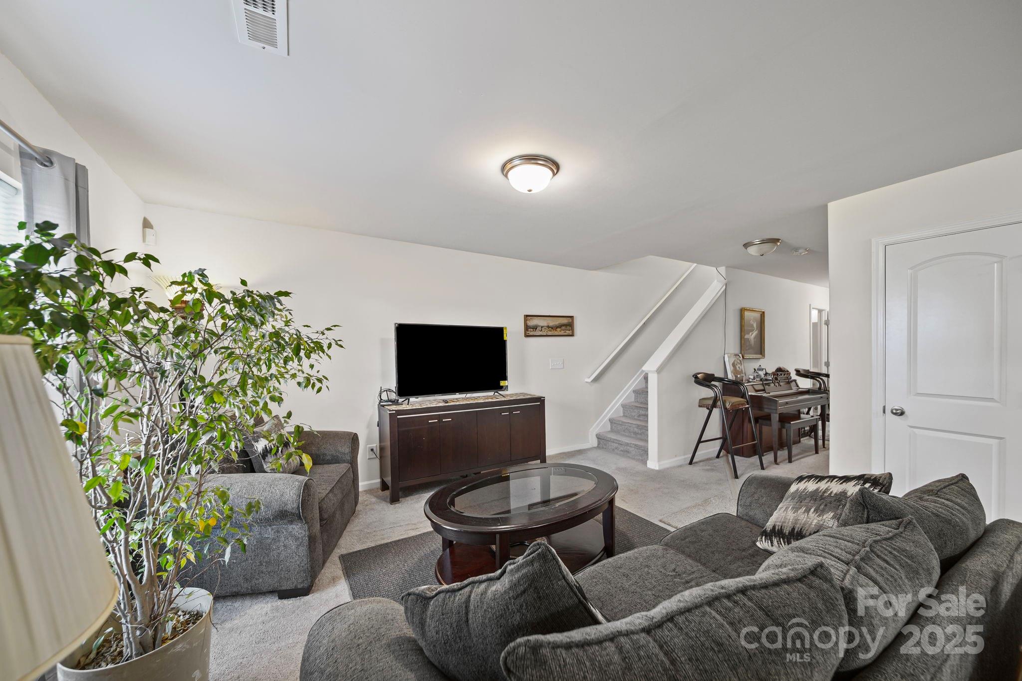 635 Scarlet Leaf Lane