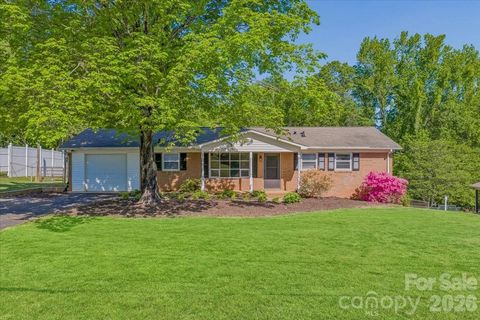 Photo of 105 Vina Place, Mount Holly, NC 28120 (MLS # 4370565)