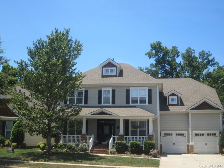 Stunning Mapleton model one of the largest in Bonterra w/woods for privacy. 5BR or 4BR w/huge bonus. 10' ceil. down, 9' ceil. up. Dbl oven, gas cooktop, 2 FPs w/gas logs, fieldstn FP surr. in GR, computer rm off sit. rm and bkfst. Open kitchen w/bkfst bar, covered patio, MBR ste w/sit. area, MBA w/oversized shower, garden tub; dbl vanities & dbl closet. Oversized gar. Wired for "smart house."