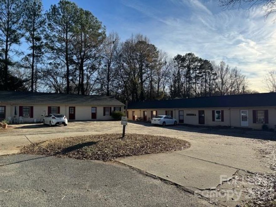 595-8 Betty Street, Gastonia, NC 28054
MOVE-IN SPECIAL- Move in this month and enjoy $200 off for 1st three months and then back to the original rate of $1050 for the remainder of the lease*

Come check out this fully renovated 1 bedroom apartment in Gastonia! With a convenient location and GREAT price, you do not want to miss out on this unit!

This 1 Br 1 Ba House Features: 

* LVP Flooring!
* New Countertops! 
*New kitchen back-splash. 
* Washer & Dryer Hook ups!
* New Appliances 
* New Brown Cabinets
* New Light Fixtures 
* Freshly Painted Walls Throughout! 
This property will not last long on the market! 

Gaston Housing Voucher Accepted!

This home is closely located to many of Gastonia's local shops and restaurants, and provides quick access to convenience stores.
