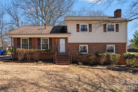 Photo of 1140 Fieldstone Road, Mooresville, NC 28115 (MLS # 4347324)