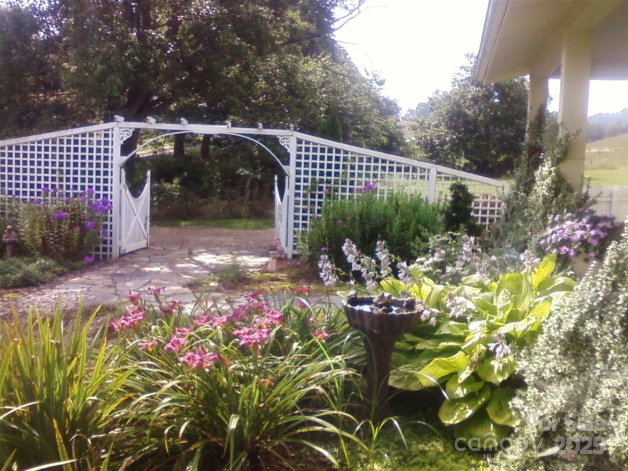 10 & 115 Gardening Frog Trail