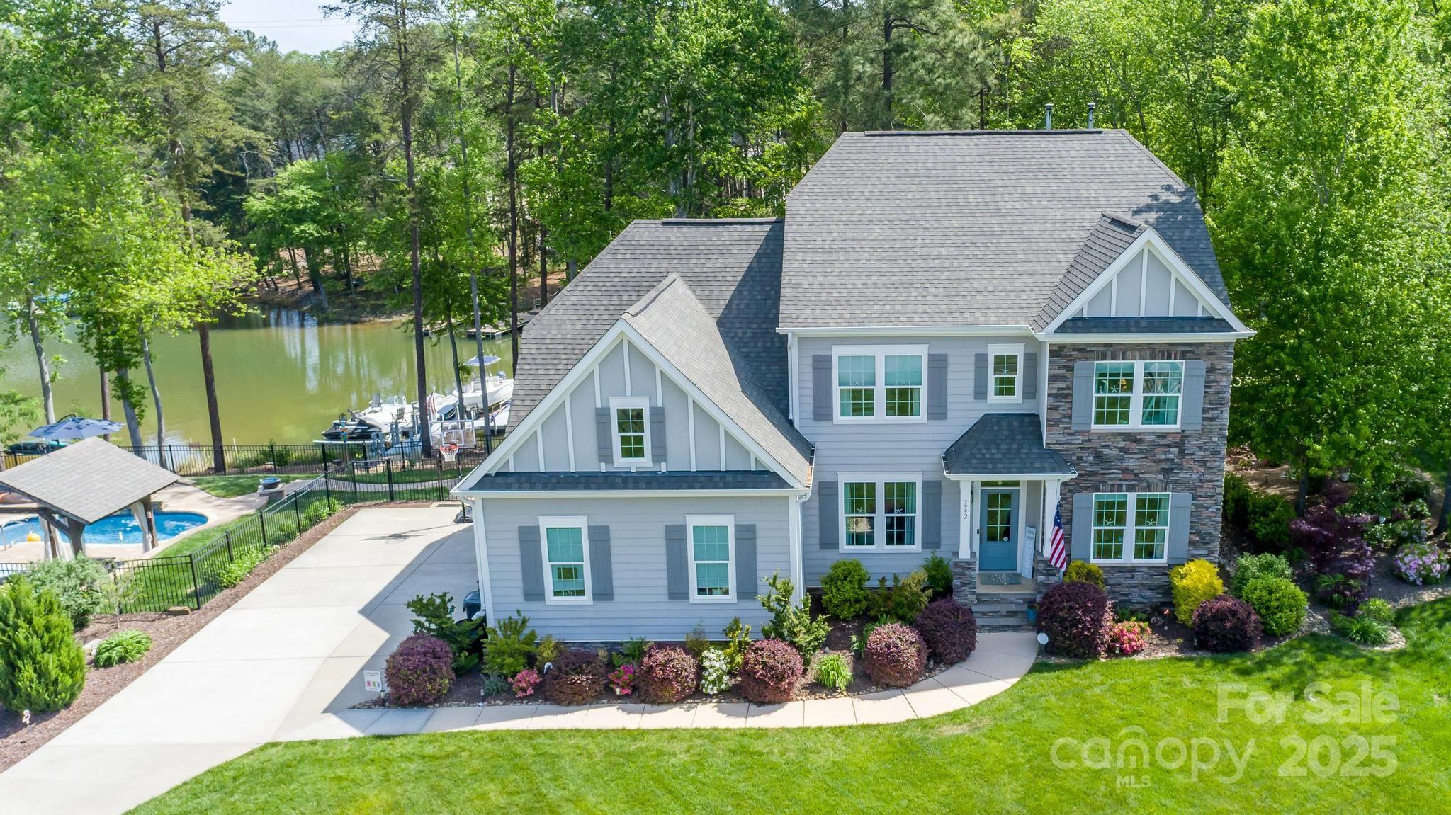 3992 Blue Dory Lane