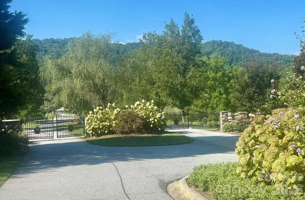 117 Sovereign Lane, Fairview, NC, 28730