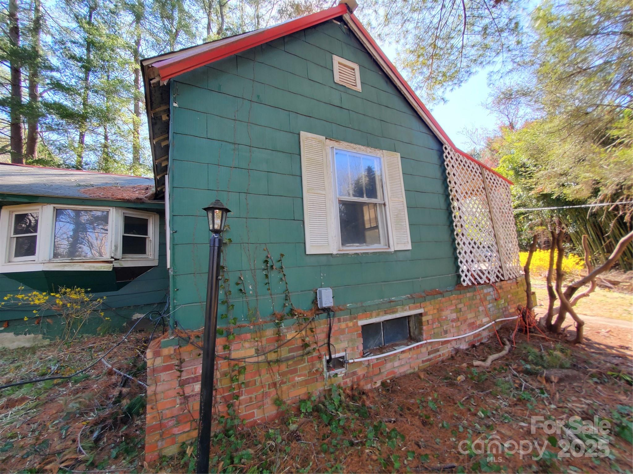 28 Plemmons Street